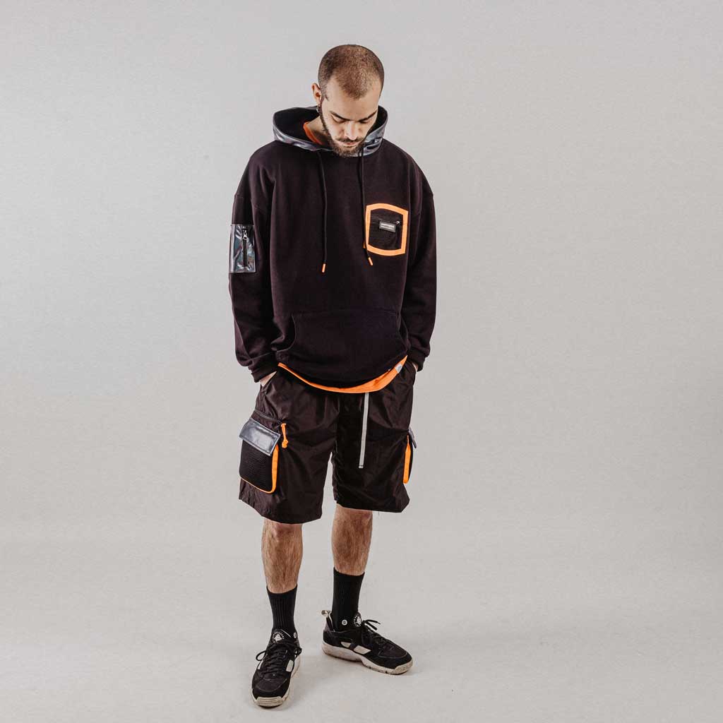 Felpa con cappuccio iridescente e tasche multiuso