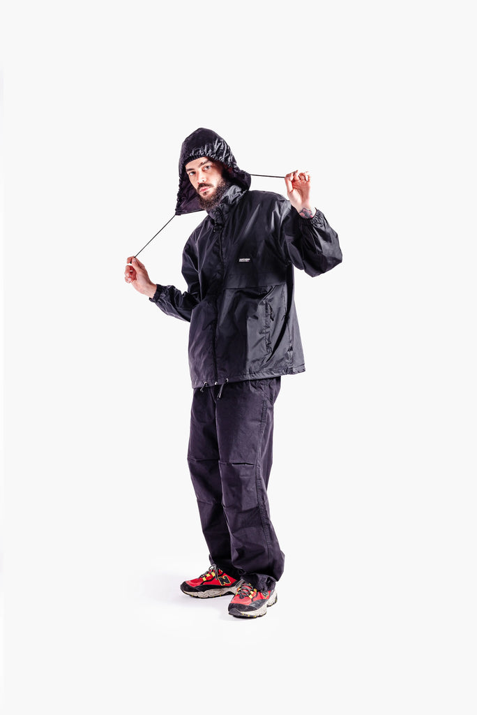  Prodotto Eco Friendly | Outdoor | Just a Vibe | Earth Care Program | Made in Italy | Abbigliamento Streetwear | Spedizione e reso gratuito | Pagamenti su server sicuri e certificati | Per assistenza +393402800270